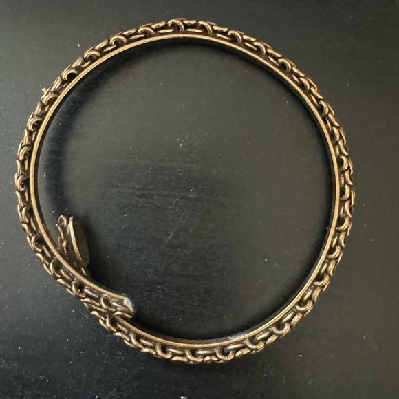 Gold toned snap on costume bracelet - Picture 5 of 6